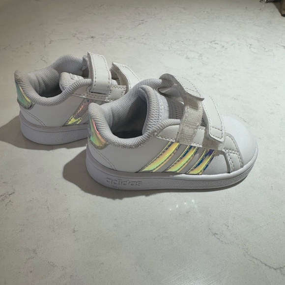 ADIDAS Grand Court 1 TODDLER Sz 4K WHITE
Iridescent leather tennis SHOES Velcro - Picture 4 of 9
